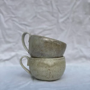 Mug en grès beige – Collection Aube