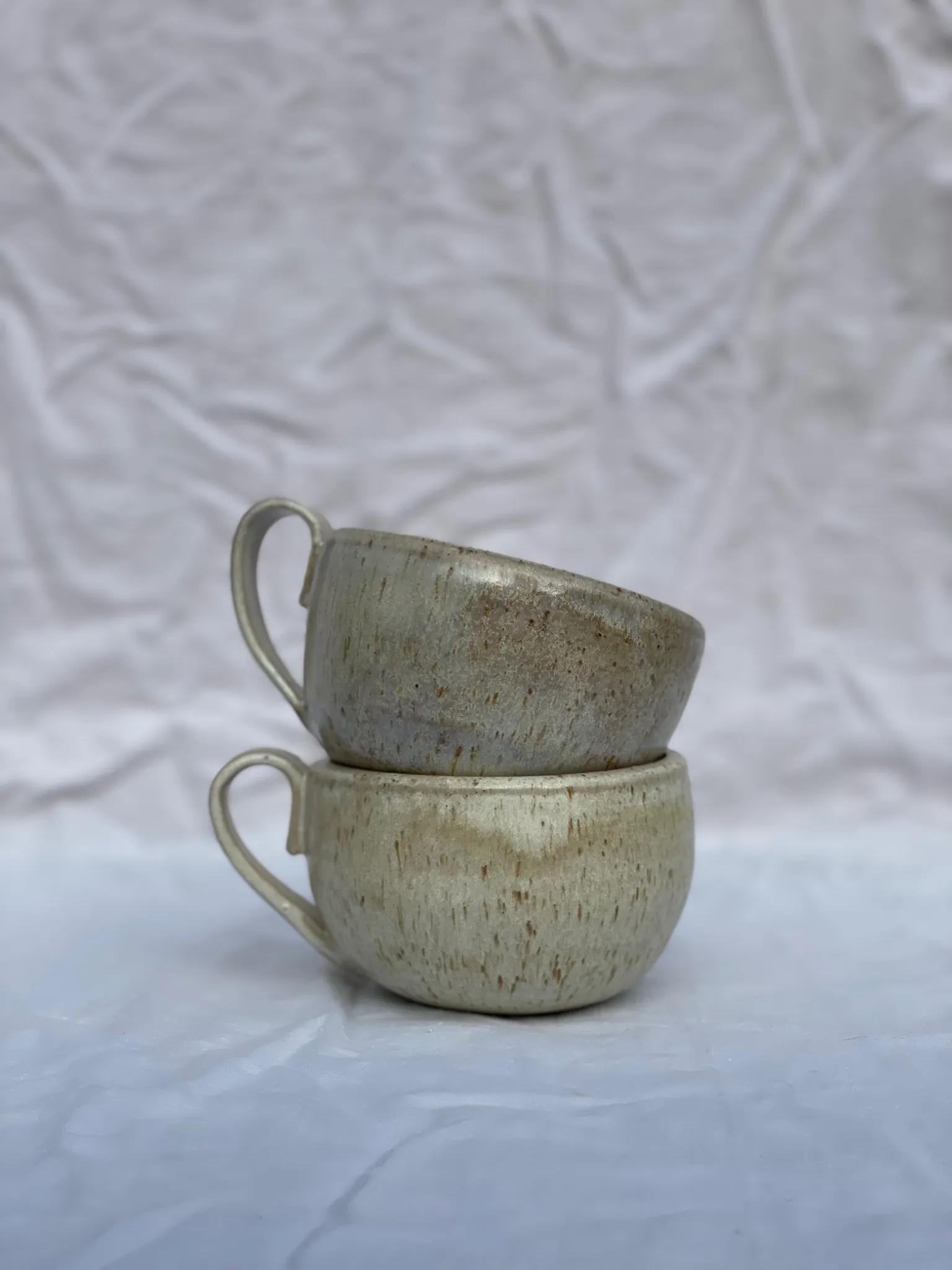 Mug en grès beige – Collection Aube