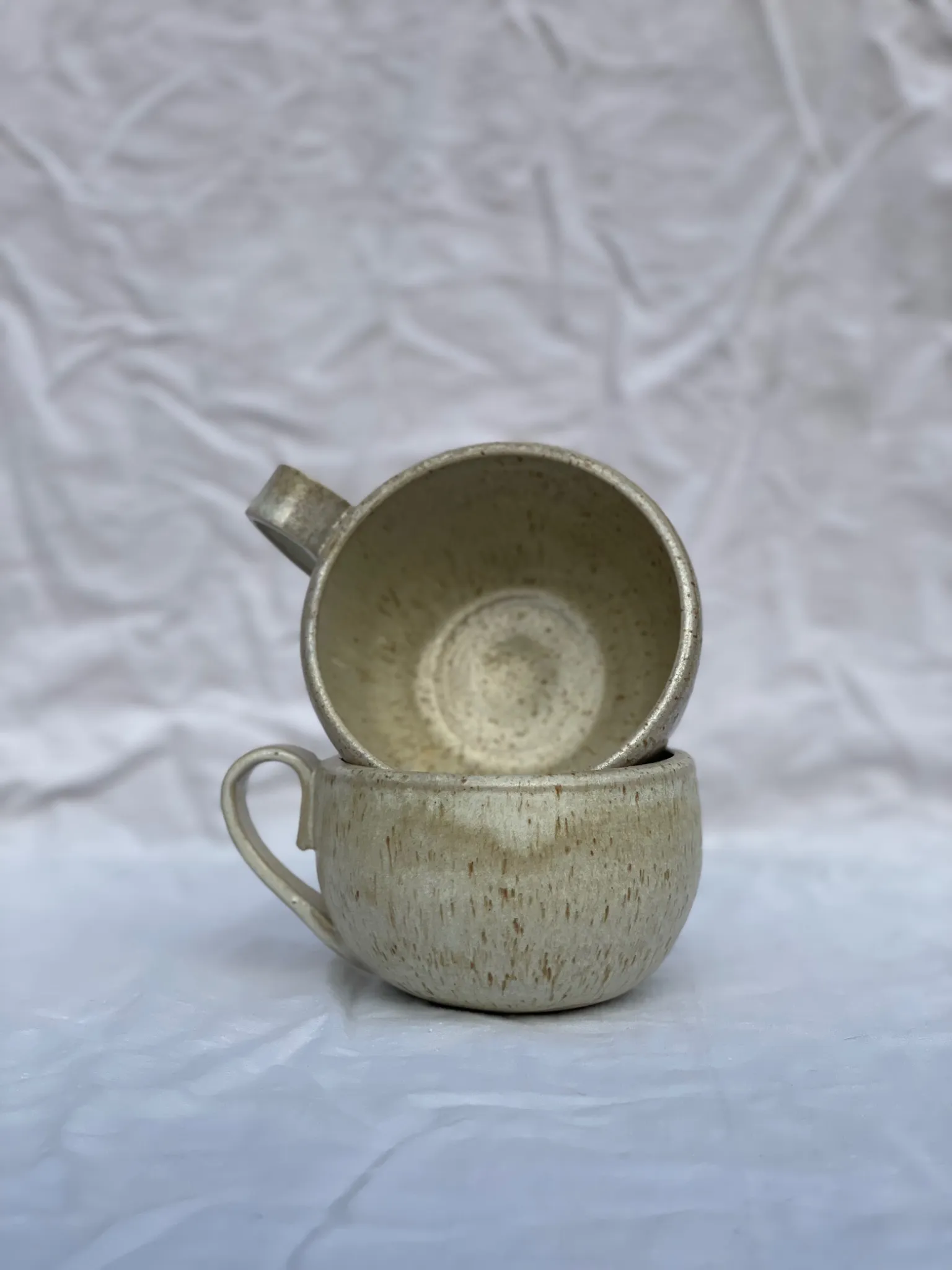 Mug en grès beige – Collection Aube – Image 3