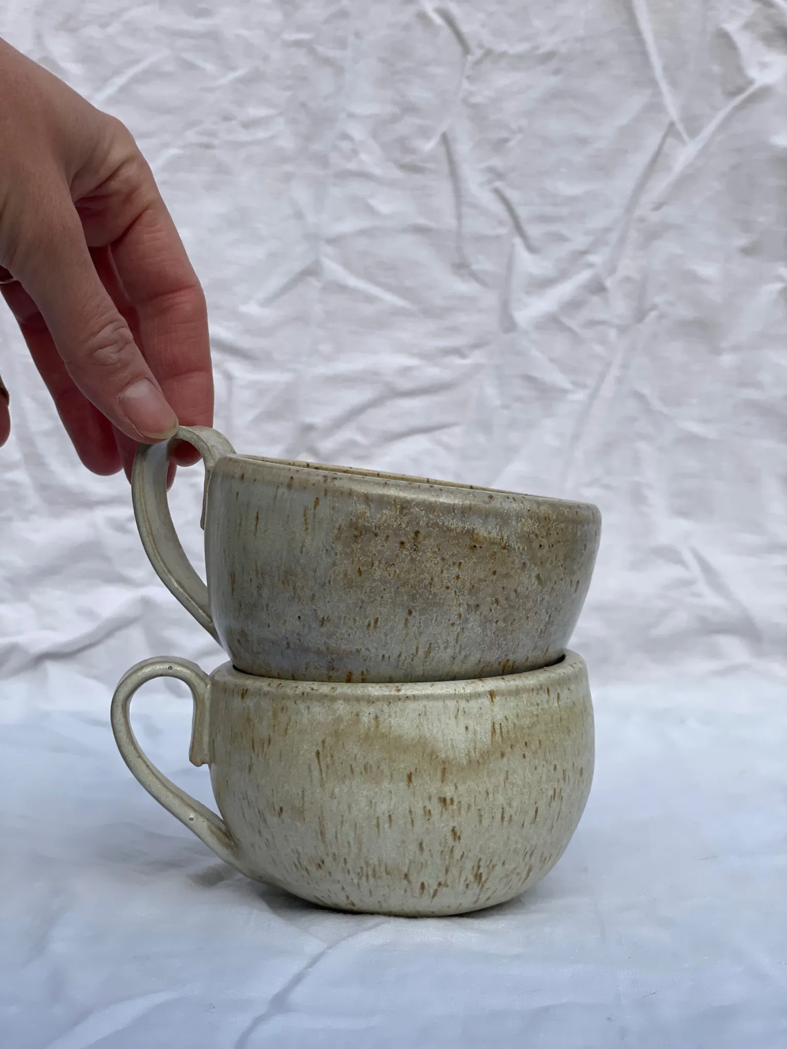 Mug en grès beige – Collection Aube – Image 2