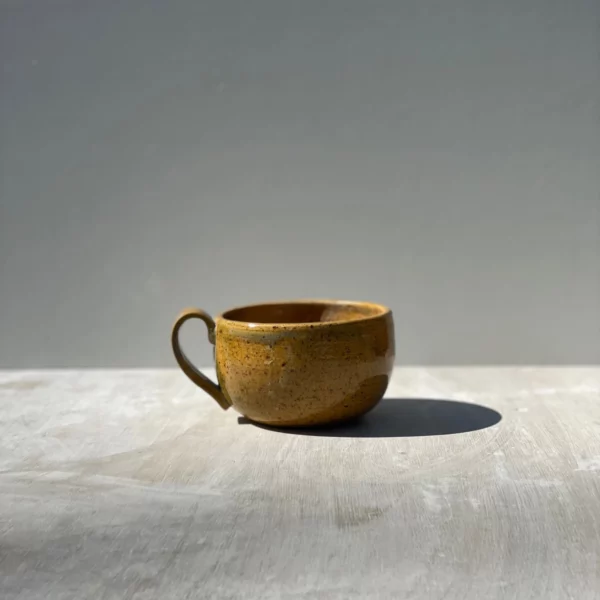 Mug ocre