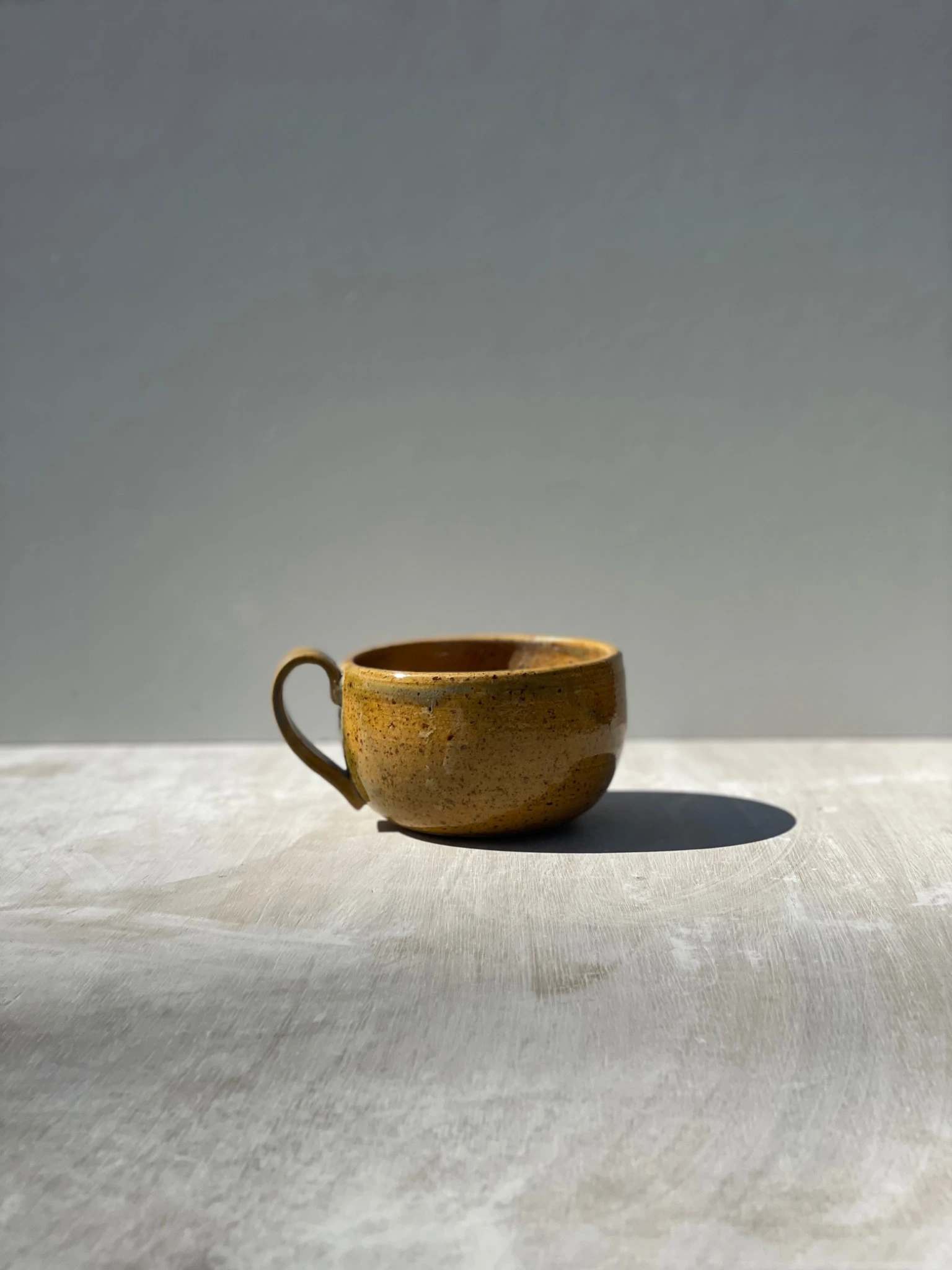 Mug ocre