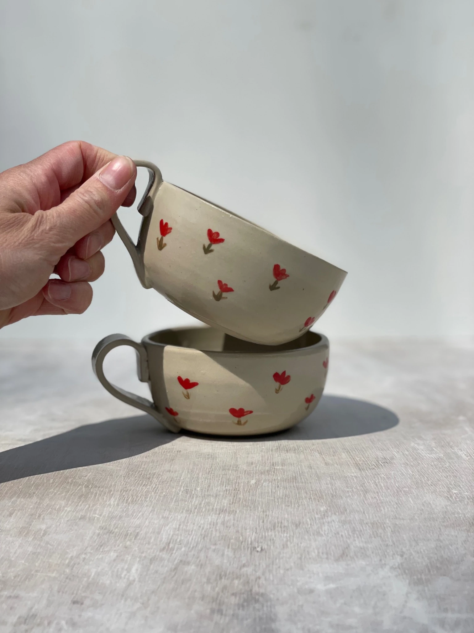 Mug fleurs rouge – Image 3